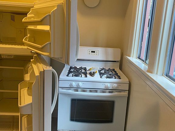 3rd image of 1665 W 11th Pl