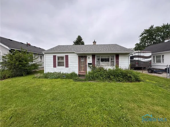 1525 Reswick Dr, Oregon, OH 43616