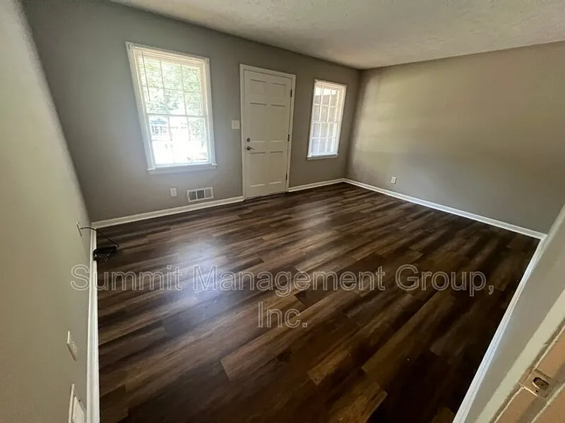 2 bed, 1.0 bath, $1,295 — Photo 3