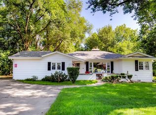 1701 Ashworth Rd, West Des Moines, IA 50265