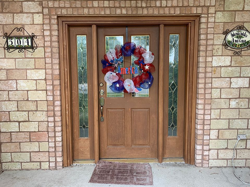 1st image of 504 Ballard St