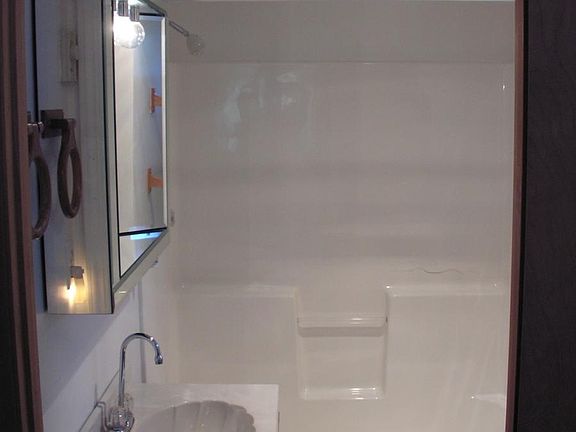 Full size bath
