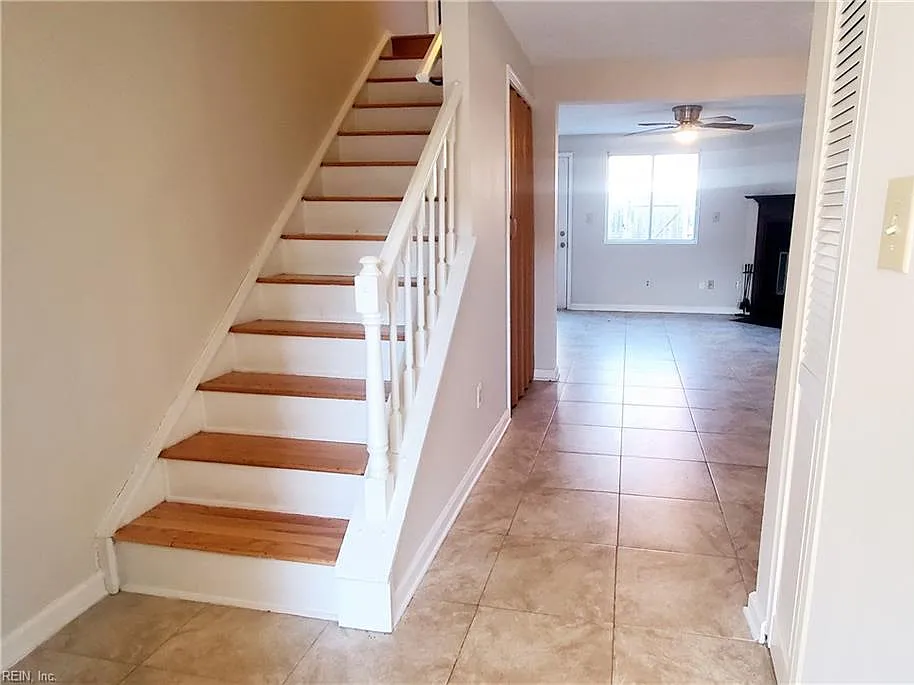 2 bed, 921 sqft, $1,700 — Photo 2