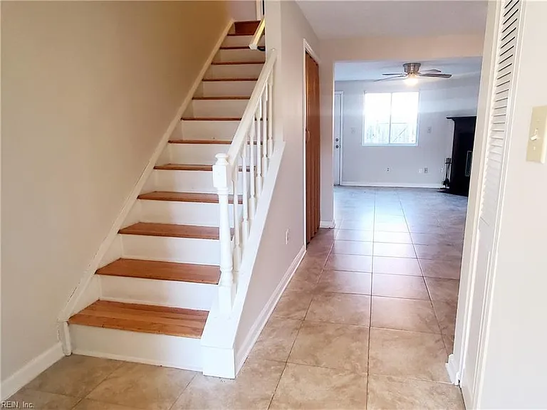 17 Christine Ct — Photo 2