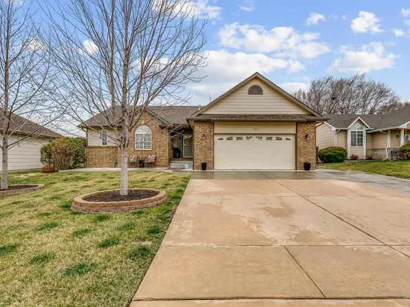 1009 S Sandalwood St, Wichita, KS 67230