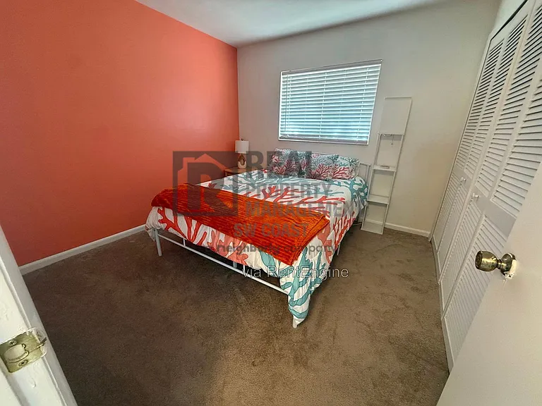 4718 SE 5th Ave #7 — Photo 13