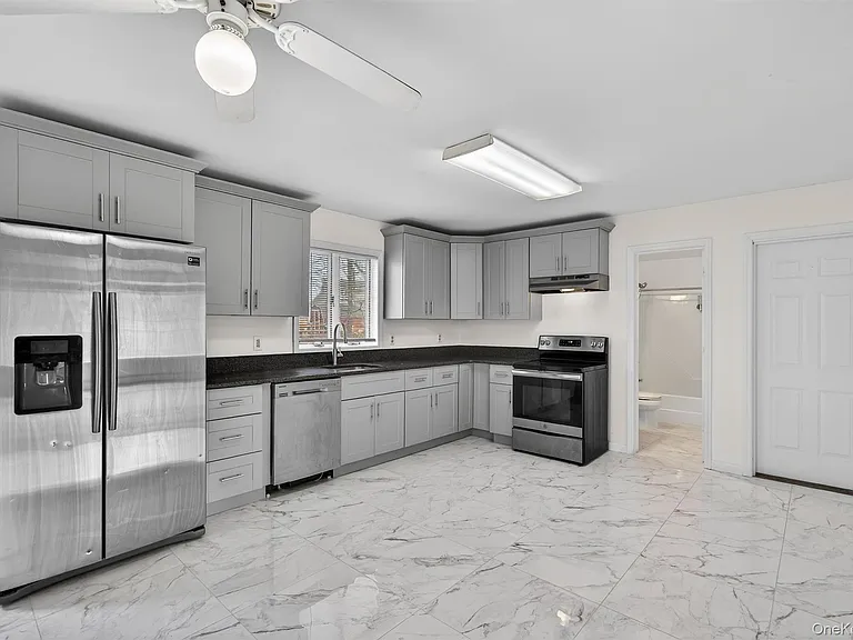 82 Walton Ter — Photo 11