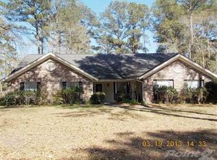 628 Davis Rd, Richmond Hill, GA 31324