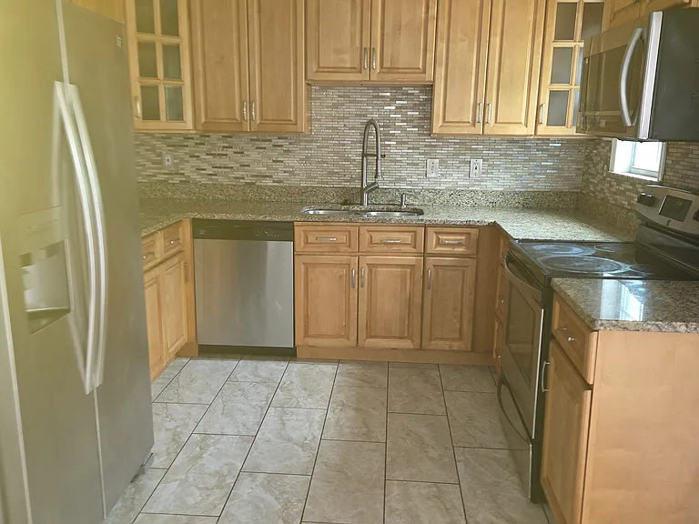 27 N Pendleton Ct — Photo 3