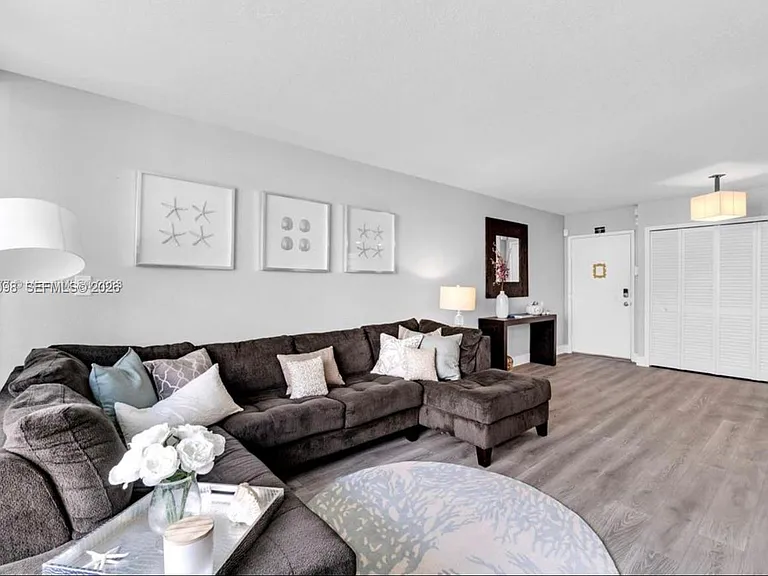 830 NW 87th Ave #303 — Photo 4