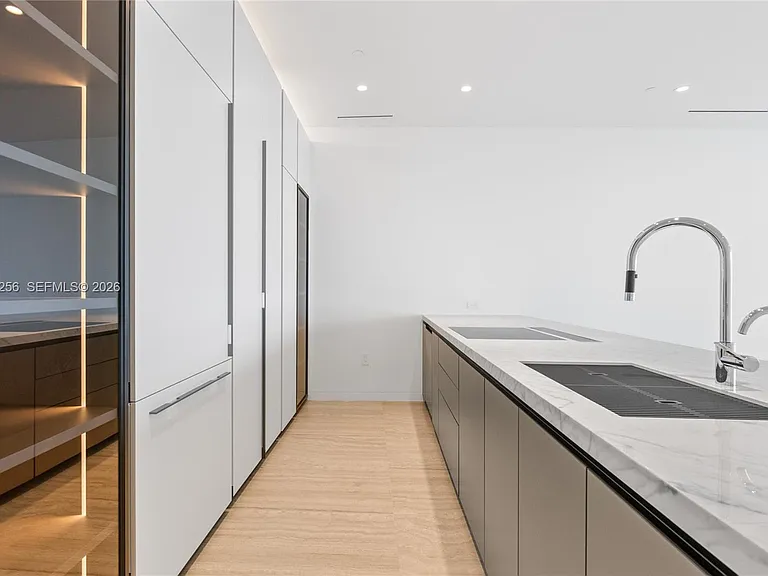 5 Grove Isle Dr #S401 — Photo 8