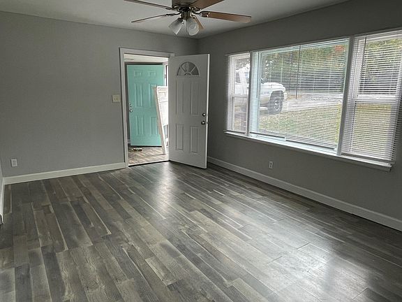 4th image of 4782 West Dr
