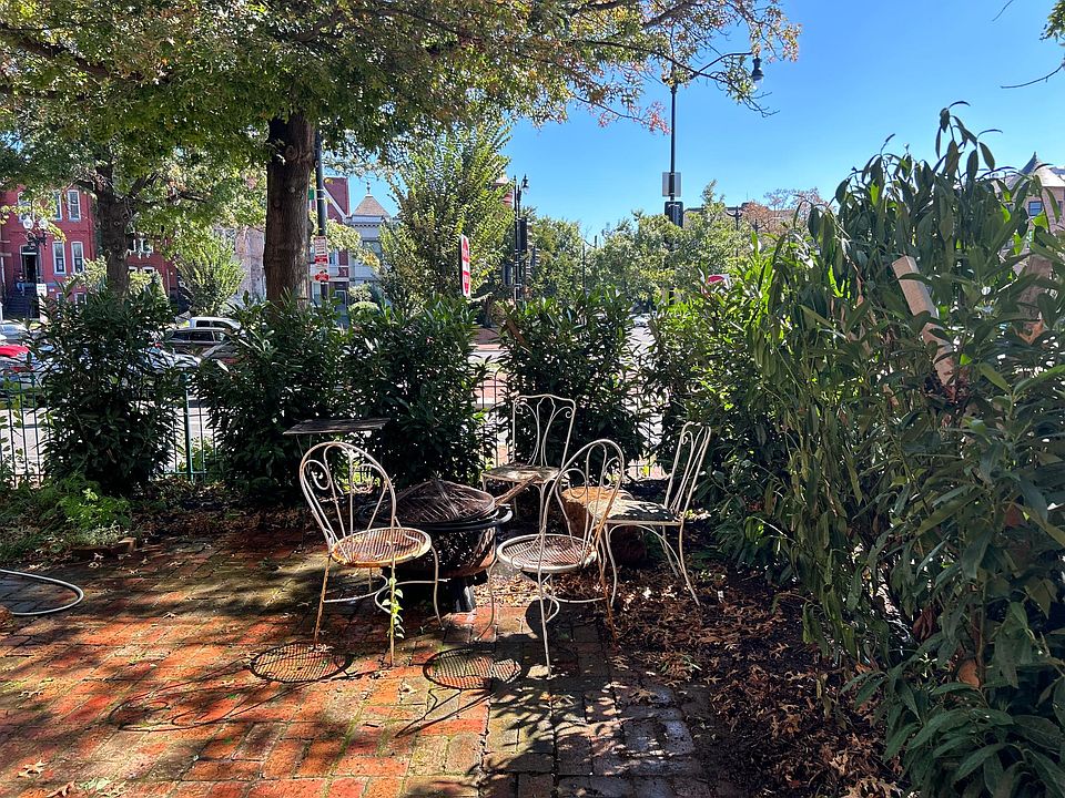 Front yard patio