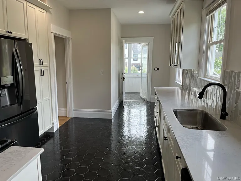 36 Grand Blvd #1 — Photo 5