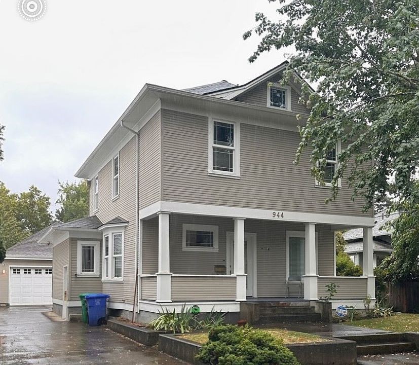 1st image of 944 SE Sherrett St