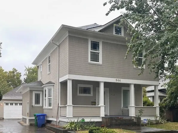 944 SE Sherrett St, Portland, OR 97202