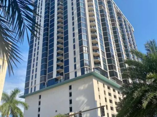 1 Beach Dr SE APT 1012