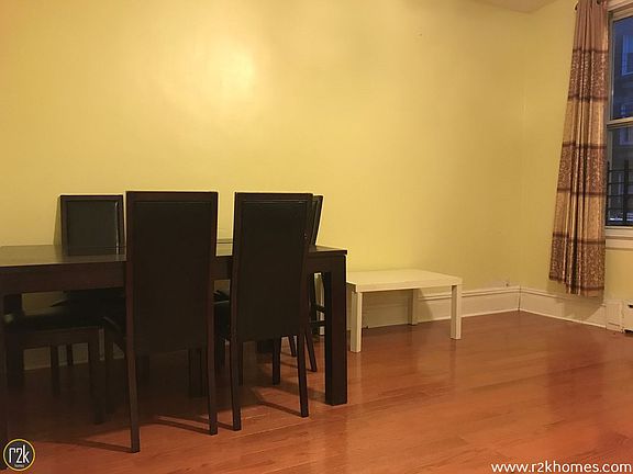 2nd image of 2541 21st St APT 1R