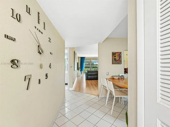 9820 S Hollybrook Lake Dr APT 208, Pembroke Pines, FL 33025