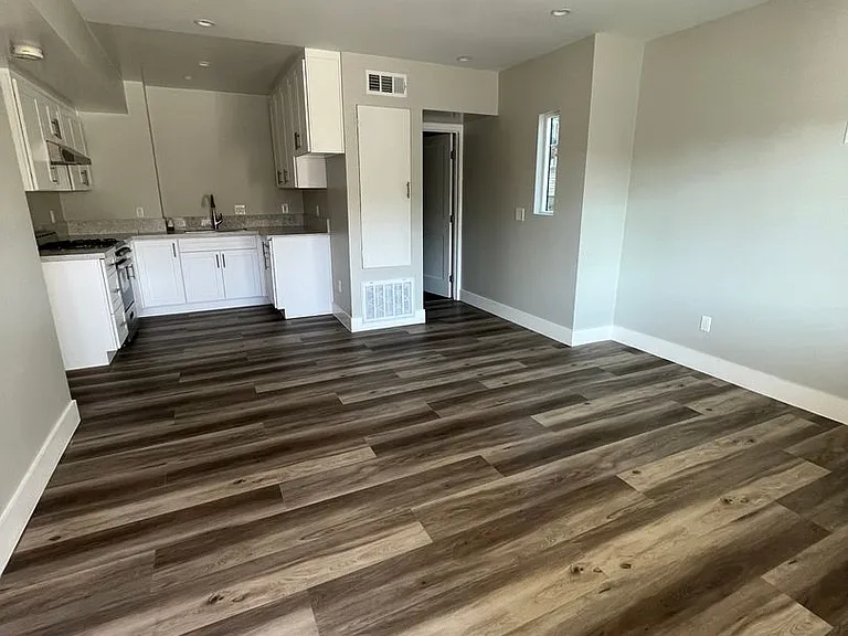 1721 S New Hampshire Ave — Photo 3