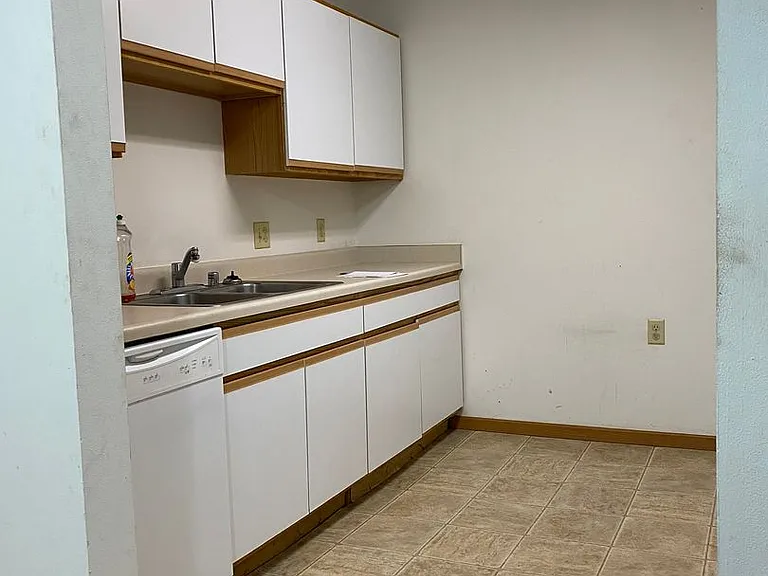 Windsor Pond Apartments — Photo 23