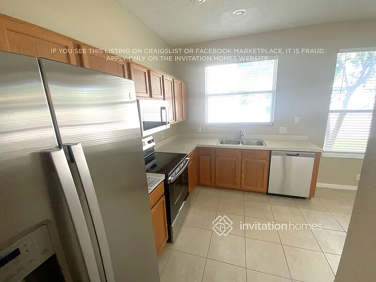 528 Wexford Dr — Photo 4