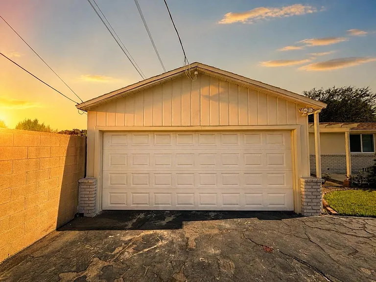 468 Jeffries Ave — Photo 4