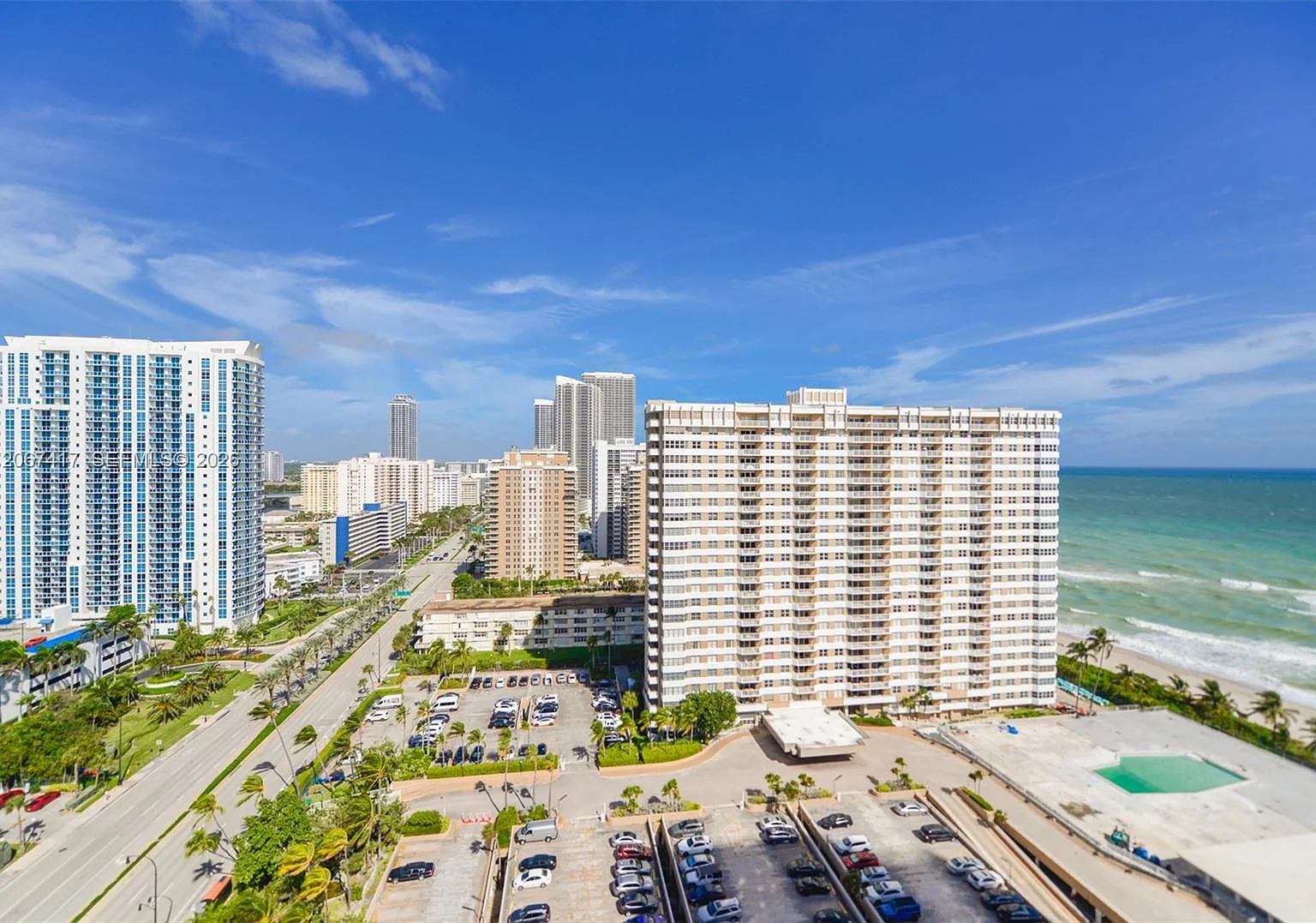 Hemispheres Condo — Photo 4