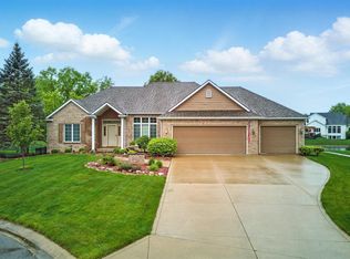 6815 Nighthawk Dr, Fort Wayne, IN 46835