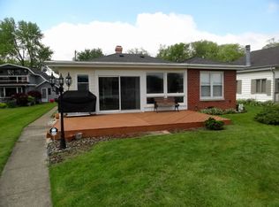 2902 Shorewood Dr, McHenry, IL 60050