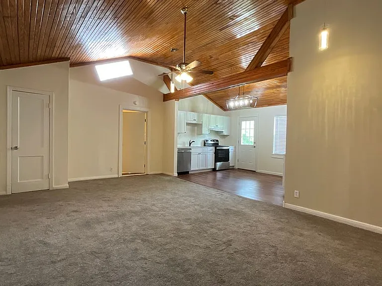 1307 Aaron Ave — Photo 5