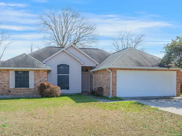 108 Cleopatra Ln, Youngsville, LA 70592