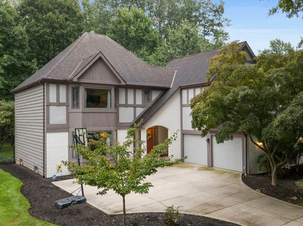 3075 Oakwood Ln, Westlake, OH 44145