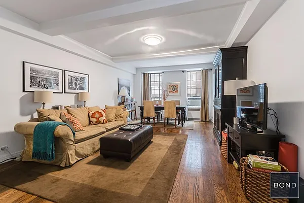 Rented by Bond New York | media 32