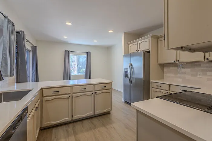 1321 N Paseo Maravilloso — Photo 7