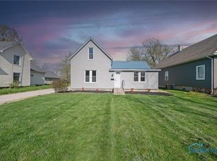 430 N Locust St, Oak Harbor, OH