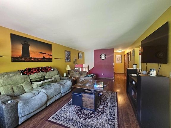 4th image of 513 W 12TH STREET