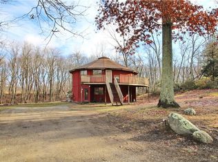 627 Hampton Rd, Pomfret Center, CT 06259