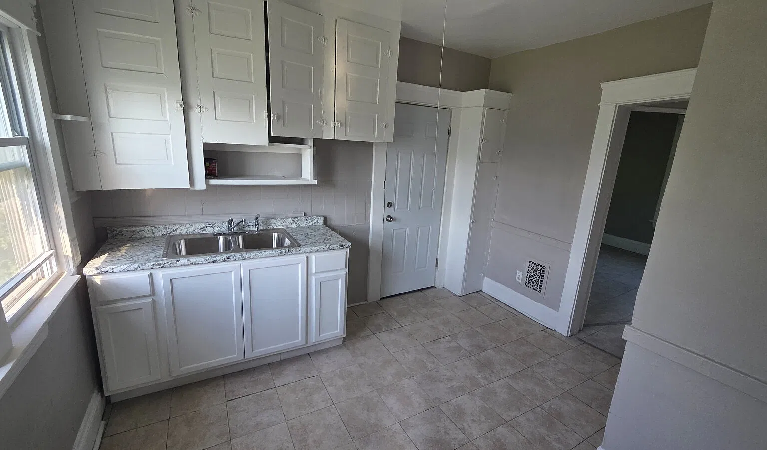 2 bed, 1.0 bath, $850 — Photo 3
