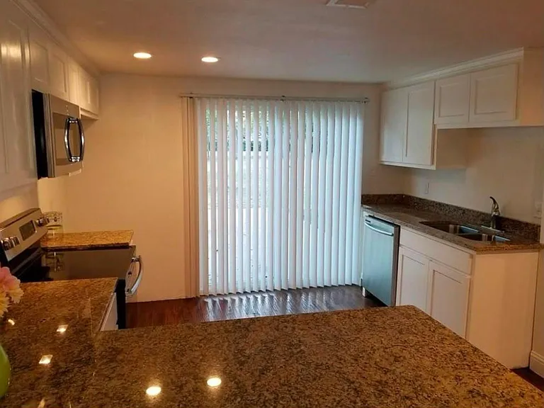 1027 E Union Bower Rd — Photo 12