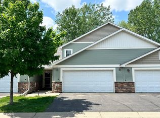 1343 Echo Lake Ct, Mahtomedi, MN 55115