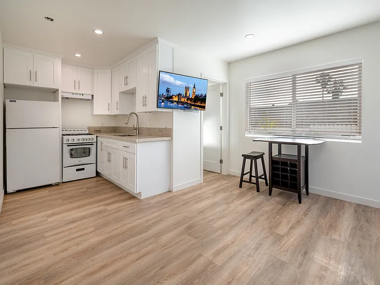 4725 1/2 W 18th St #2 — Photo 3