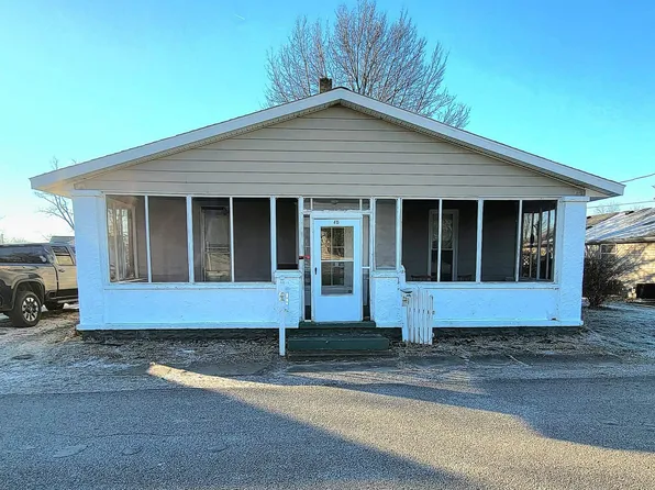 415 SW 3rd St, Loogootee, IN 47553