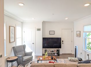210 Everett St E #3, Boston, MA 02128