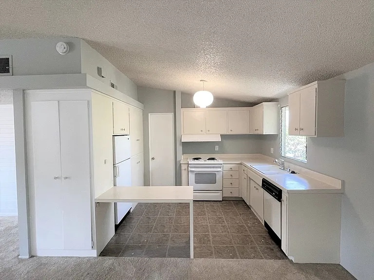 45900 Ocotillo Dr — Photo 2