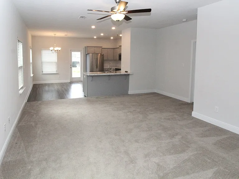 3865 Sandspur Ln — Photo 3