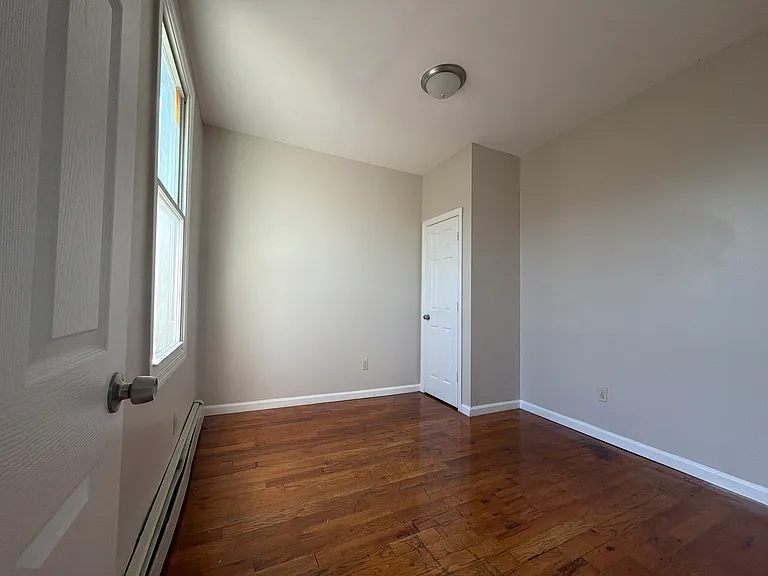 311 S 6th St #3LL — Photo 2