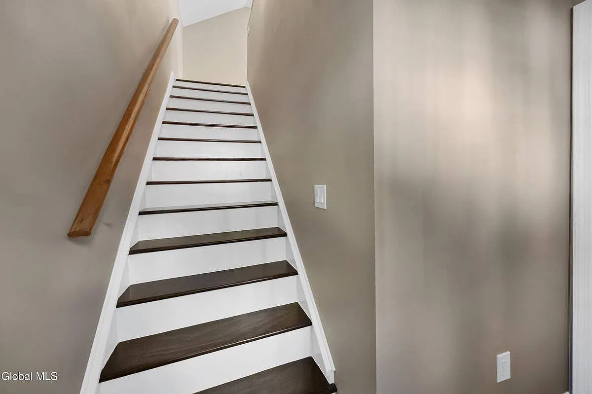 1 bed, 1.0 bath, 1100 sqft, $1,800 — Photo 3