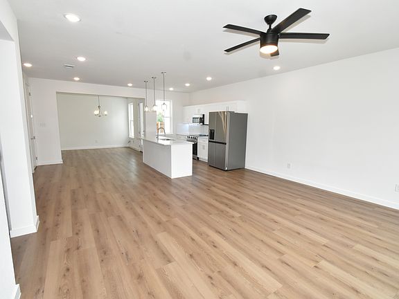 4th image of 9532 Thorncrown Ln