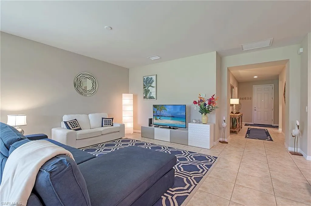 3 bed, 2.0 bath, 2174 sqft, $6,250 — Photo 3